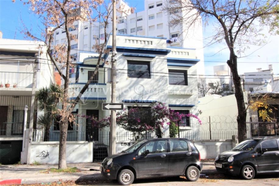 Padrón único de 641m2 en Pocitos con Casa de 13 ambientes, 302m2 construidos.-4