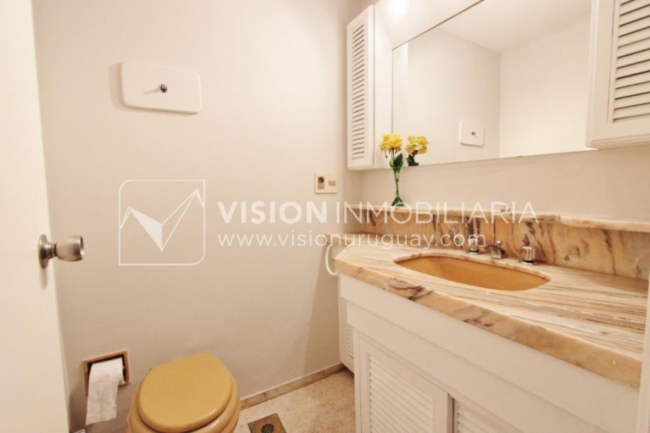 Alquila Apto. de 200m2 sobre el Parque Villa Biarritz, 3 dorm+servicio, garaje-32