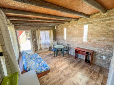 Venta conjunta de Dos Casas independientes en un gran terreno de 622 m2, una de 2 Dormitorios y 1 Baño, la otra de 1 Dormitorio y 1 Baño, Parrillero, Garaje. Barrio Español del balneario Atlántida, 8 cuadras al Norte de la Interbalnearia por Ruta 11.