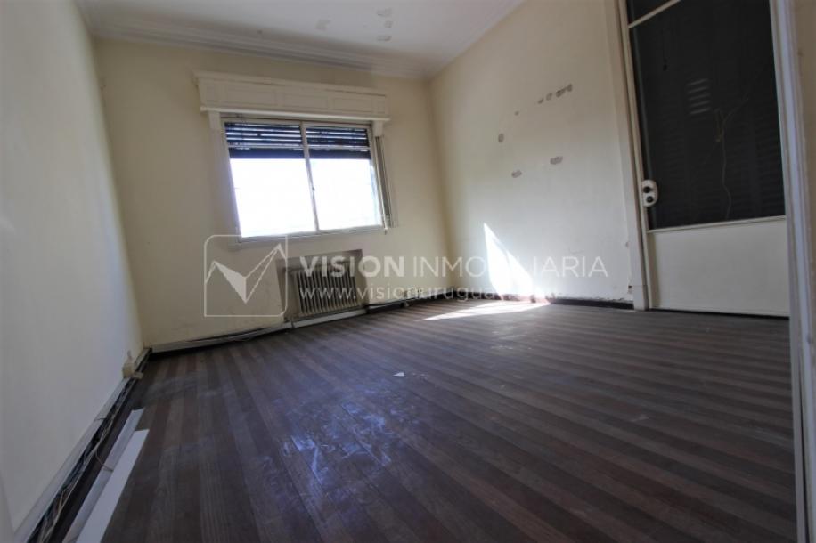 Padrón único de 641m2 en Pocitos con Casa de 13 ambientes, 302m2 construidos.-38