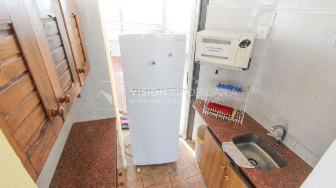 Tres Cruces Apto 1 Dorm, Piso 15 - vistas, Balcón y Terraza Lav, 43 m2.-30