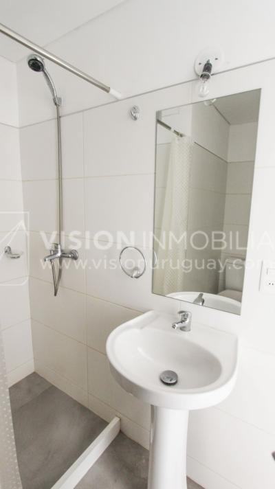 Apto nuevo 2 Dorm, 1 Baño, Av Libertador, 3er Piso MB vista, Sol directo todo el día, 2 balcones, 51 m2, Centro / Aguada. Renta sin impuestos: Vivienda Social.