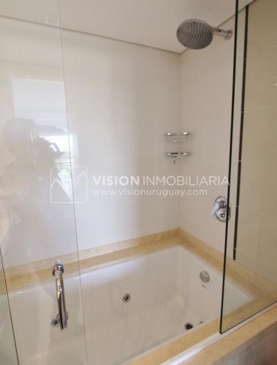 Apto en Aquarela Tower, lo mejor de Punta del Este | 4 dorm en suite + servicio, 253 m2 