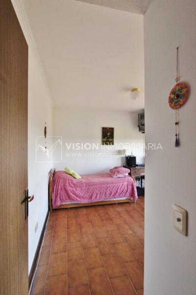 Apartamento en piso alto, 2 dorm. y servicio, muy amplios ambientes 118m2 con amenities y gran confort.