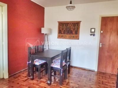 Apto. con Renta, 2 Dorm y 2 Baños, 63 m2, Cordón Sur, 2do Piso por Escalera, Parrillero compartido