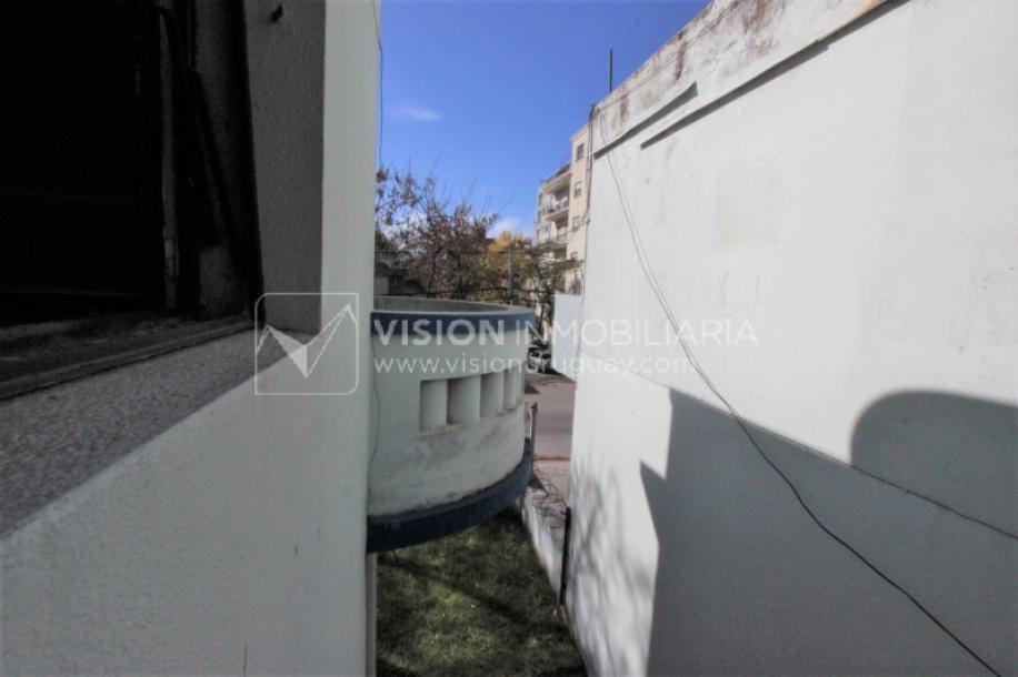 Padrón único de 641m2 en Pocitos con Casa de 13 ambientes, 302m2 construidos.-43