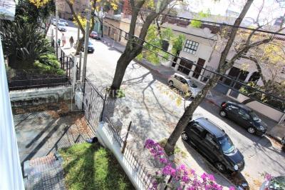 Padrón único de 641m2 en Pocitos con Casa de 13 ambientes, 302m2 construidos.