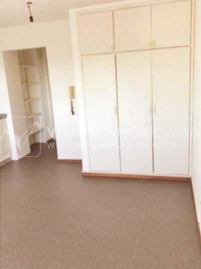 Monoambiente para Inversión frente a Tres Cruces Terminal y Shopping, Piso 4. Renta $13.000 pesos - INVIERTA U$ 73.500 dólares.