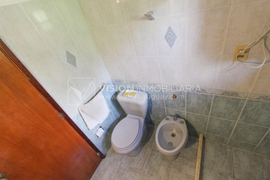 Casa moderna 2 dorm, 2 baños, 409 m2 terreno y 157m2 construidos, Fortin de Santa Rosa, con buen fondo y barbacoa, Garaje.-27