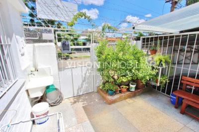 Casa impecable en La Teja, 3 dorm y 1 baño, barbacoa, garaje p/ 2 autos