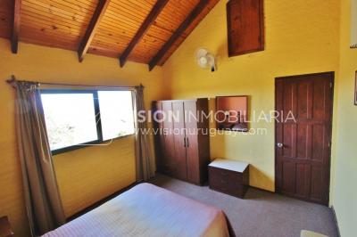 Espectacular Casa en Punta del Diablo a pasos del mar; piscina climatizada, barbacoa, chillout.