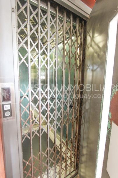 Tres Cruces Apto 1 Dorm, Piso 15 - vistas, Balcón y Terraza Lav, 43 m2.-41