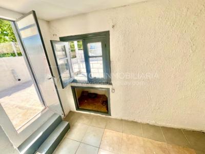 Apartamento Duplex en Venta ideal Renta. Al frente, 4 Dormitorios y 2 Baños, La Unión sobre Av. 8 de Octubre, Piso 1 por escalera, reciclado, impecable para entrar ya. 204 m2 totales 111 m2 interiores + 93 m2 Terrazas. Parrillero.