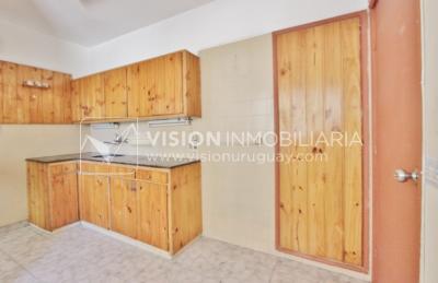 Excelente Apartamento en Pocitos, Pagola casi Rambla; 3 dormitorios y 2 baños, cocina definida. Con Garaje.