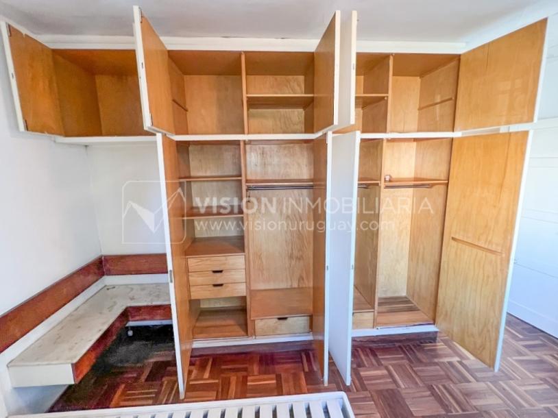 Casa en Venta de 3 Dormitorios, 2 Baños, Garaje, Jardín y Patio. 130 m2 construidos en Propiedad Horizontal -padrón de 290 m2-, en Malvín Sur a 50 mts. de Plaza Italia. U$ 220.000-57