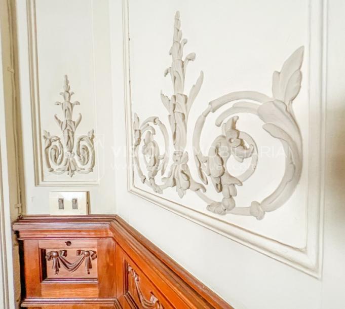 Venta de Palacete: Mansión señorial de 1913 de 690 m2 interiores y 224 de terrazas; 4 plantas, una reciclada inmaculada de gran nivel, completamente Amueblada. Ciudad Vieja. Inversión: U$ 400.000 dólares-20