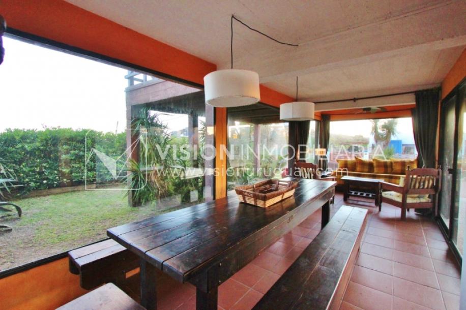 Espectacular Casa en Punta del Diablo a pasos del mar; piscina climatizada, barbacoa, chillout.-94