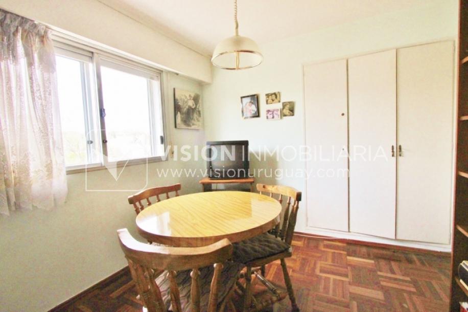 Acogedor apartamento en Pocitos, 3 dormitorios y 2 baños, cocina definida, todo al frente.-37