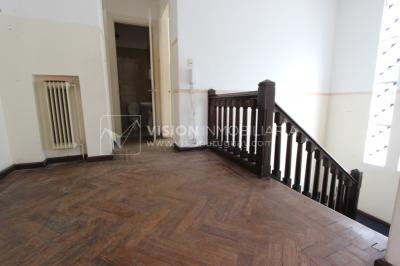 Padrón único de 641m2 en Pocitos con Casa de 13 ambientes, 302m2 construidos.