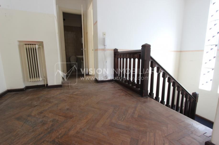 Padrón único de 641m2 en Pocitos con Casa de 13 ambientes, 302m2 construidos.-37