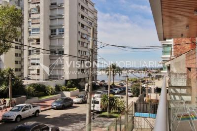 Aptos con Renta U$S 1,250 xMes en Puerto del Buceo, 1er Piso, finas terminaciones.