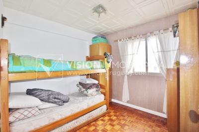 Apartamento con Renta al frente sobre Av. 8 de Octubre casi Propios, en 5to Piso, 3 dormitorios y 1 baño, impecable