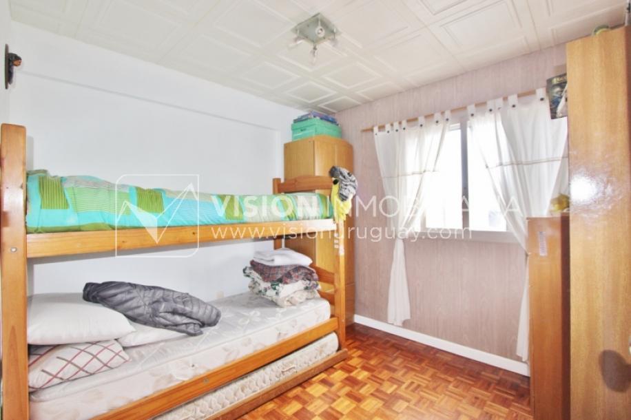 Apartamento con Renta al frente sobre Av. 8 de Octubre casi Propios, en 5to Piso, 3 dormitorios y 1 baño, impecable-29