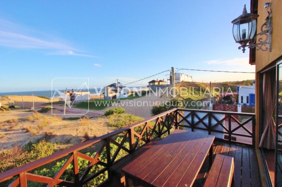 Espectacular Casa en Punta del Diablo a pasos del mar; piscina climatizada, barbacoa, chillout.-30