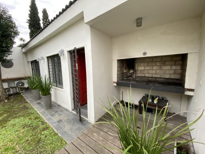 Muy buena casa en venta y alquiler en Carrasco.