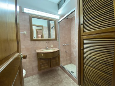 Espléndida casa en Carrasco, ideal familia numerosa o empresa.