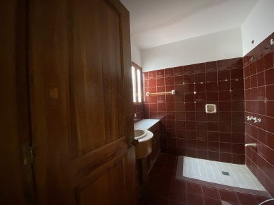 Espléndida casa en Carrasco, ideal familia numerosa o empresa.