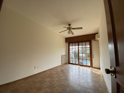 Espléndida casa en Carrasco, ideal familia numerosa o empresa.