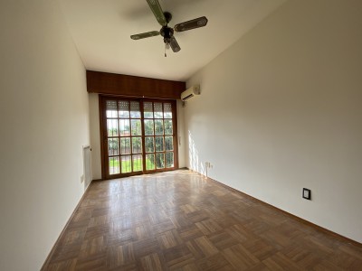 Espléndida casa en Carrasco, ideal familia numerosa o empresa.