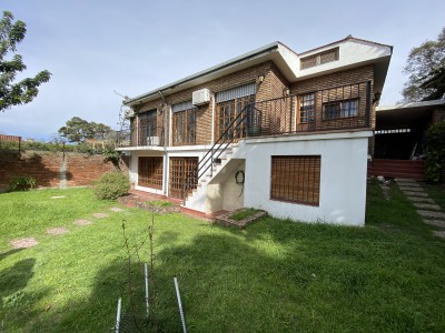 Espléndida casa en Carrasco, ideal familia numerosa o empresa.