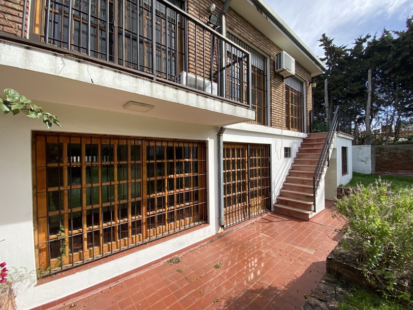 Espléndida casa en Carrasco, ideal familia numerosa o empresa.-24