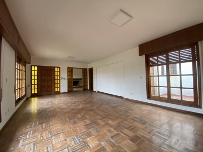 Espléndida casa en Carrasco, ideal familia numerosa o empresa.