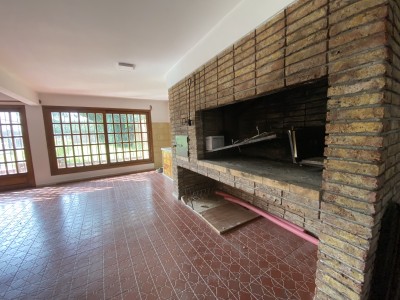 Espléndida casa en Carrasco, ideal familia numerosa o empresa.