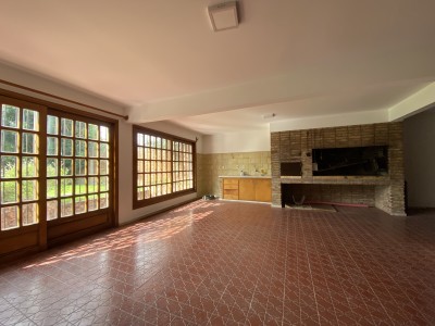 Espléndida casa en Carrasco, ideal familia numerosa o empresa.